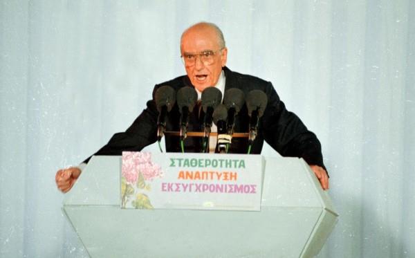 Tον κ. Αλέξη Τσίπρα στηρίζουν σκοτεινά και κερδοσκοπικά συμφέροντα που πιστεύουν ότι η Ελλάδα μπορεί να επιστρέψει στην δραχμή, καθώς και το 50% των δημοσίων υπαλλήλων